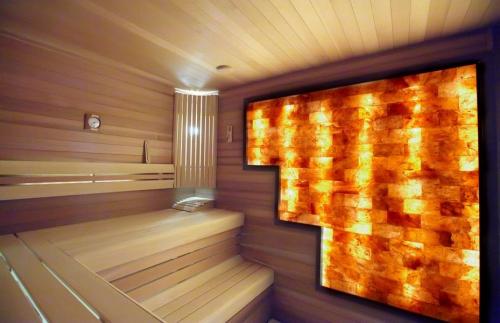 Соляная плитка для бани -- как использовать. Применение гималайской соли в бане и сауне