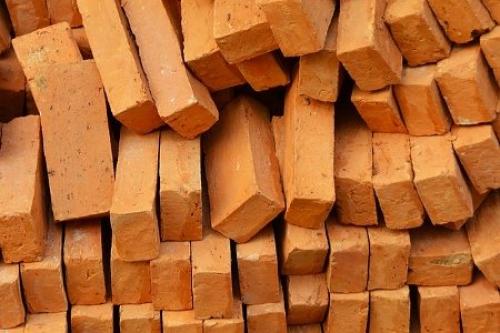 Экранирование печи в бане. Каким кирпичом обложить железную печь в бане