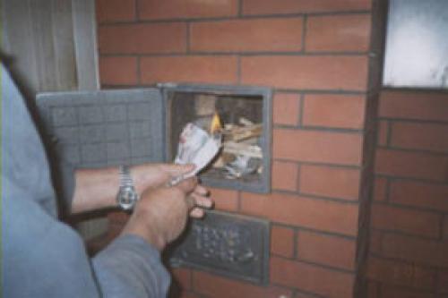 Сколько раз в день можно топить печь. Когда можно топить печь после кладки – основные правила