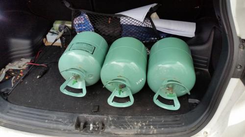 Поделки из баллона фреона. Отличная мусорка для дачи из баллона от фреона своими руками