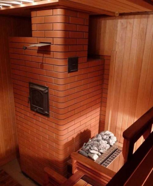 Установка печи в баню с выносной топкой в предбанник. Дровяные печи с выносной топкой: общие преимущества и возможности размещения 01 Установка печи в баню с выносной топкой в предбанник. Дровяные печи с выносной топкой: общие преимущества и возможности размещения 01