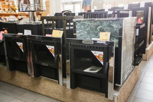 Что лучше чугунная или стальная печь для бани. Чугунная или стальная?