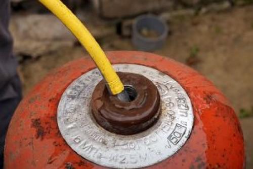 Эффективная отопительная буржуйка из газового баллона. Монтаж и первый запуск 06 Эффективная отопительная буржуйка из газового баллона. Монтаж и первый запуск 06