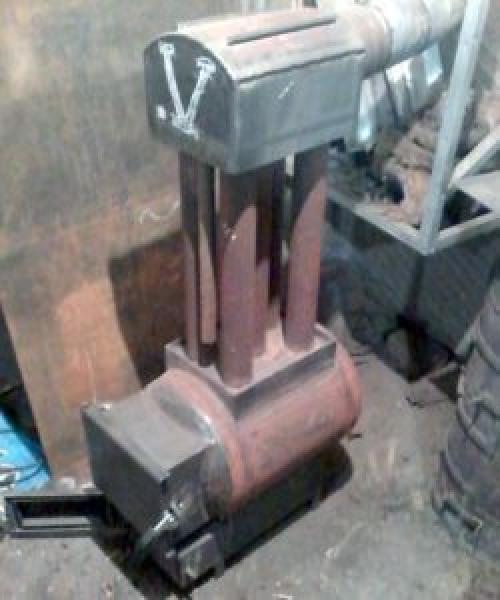 Буржуйка на дровах из газового баллона своими руками. Как правильно установить буржуйку и дымоход 03 Буржуйка на дровах из газового баллона своими руками. Как правильно установить буржуйку и дымоход 03