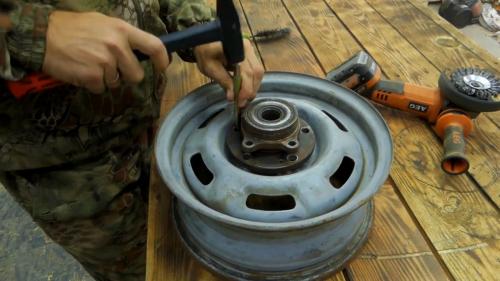 Поделки из дисков для сматывания шланга. Процесс изготовления