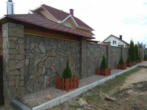 Кладка забора из камня. Заборы из природного камня: преимущества и недостатки каменных заборов, выбор камня, поэтапная инструкция по сооружению своими руками