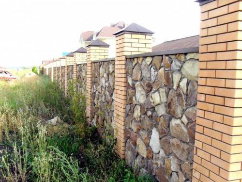 Кладка забора из камня. Заборы из природного камня: преимущества и недостатки каменных заборов, выбор камня, поэтапная инструкция по сооружению своими руками