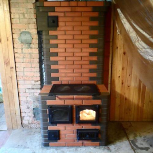 Установка печи на даче на деревянный пол. Кирпичная печь камин 10