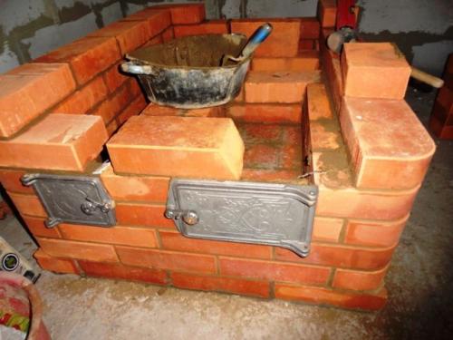 Кирпичная печь своими руками. Кладка печи из кирпича своими руками: пошаговая инструкция, чертежи, схемы и фото готовых проектов