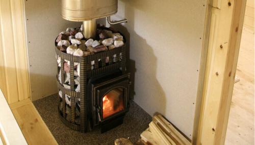 Чугунная печь ВЕЗУВИЙ с закрытой каменкой.