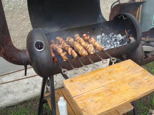 Мангал из газового баллона чертежи с размерами. Как сделать мангал из газового баллона своими руками? Чертеж и размеры мангала