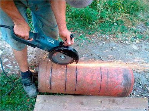 Печка из газового баллона на дровах. Вертикальная буржуйка из газового баллона