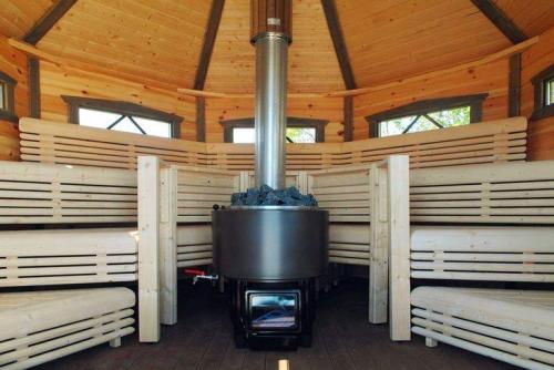 Установка бака на банную печь. Зачем нужен бак на трубе?